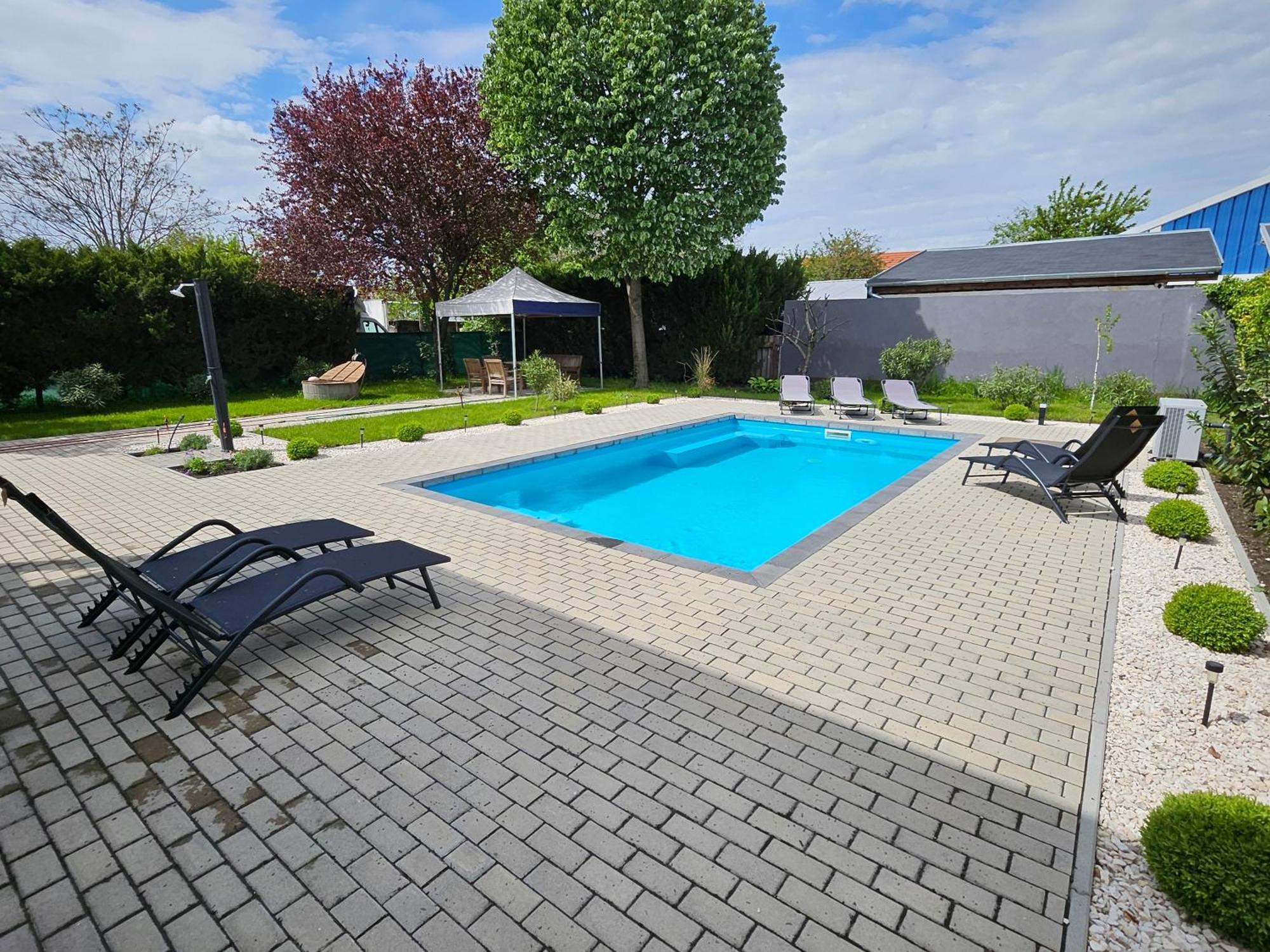 Pool And Apartament